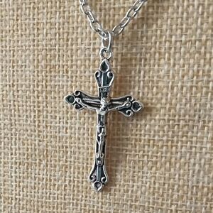 Elegant Silver Cross Pendant Necklace